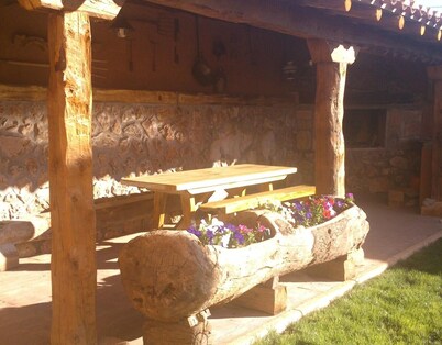 Country House 'Los Barruecos' with Mountain View, Shared Terrace and Wi-Fi