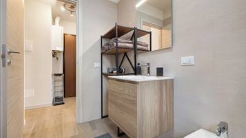 Doccia, asciugacapelli, asciugamani