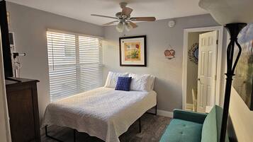 1 dormitorio, tabla de planchar con plancha, wifi gratis y ropa de cama