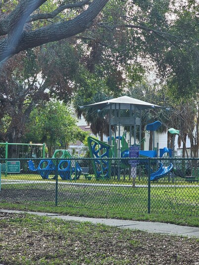 St Pete Historic Uptown Prime Location Studio
