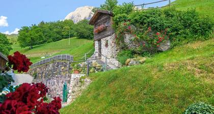 Ferienwohnung 'Völs' mit Bergblick, privater Terrasse und Wi-Fi