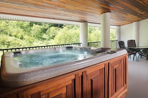 Bain à remous extérieur