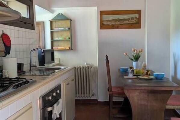 Microwave, oven, stovetop, coffee/tea maker