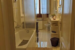 Hair dryer - Single bedroom in Beautiful 30's style apartment (Florence)
