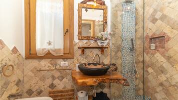 Dusche, Haartrockner, HandtĂŒcher