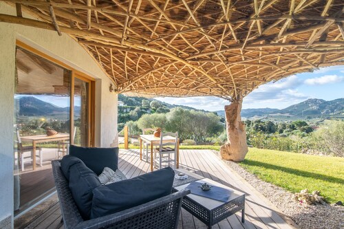 Guest House 'La Suite Del Capitano' with Mountain View, Wi-Fi and Air Conditioning