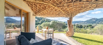 Guest House 'La Suite Del Capitano' with Mountain View, Wi-Fi and Air Conditioning
