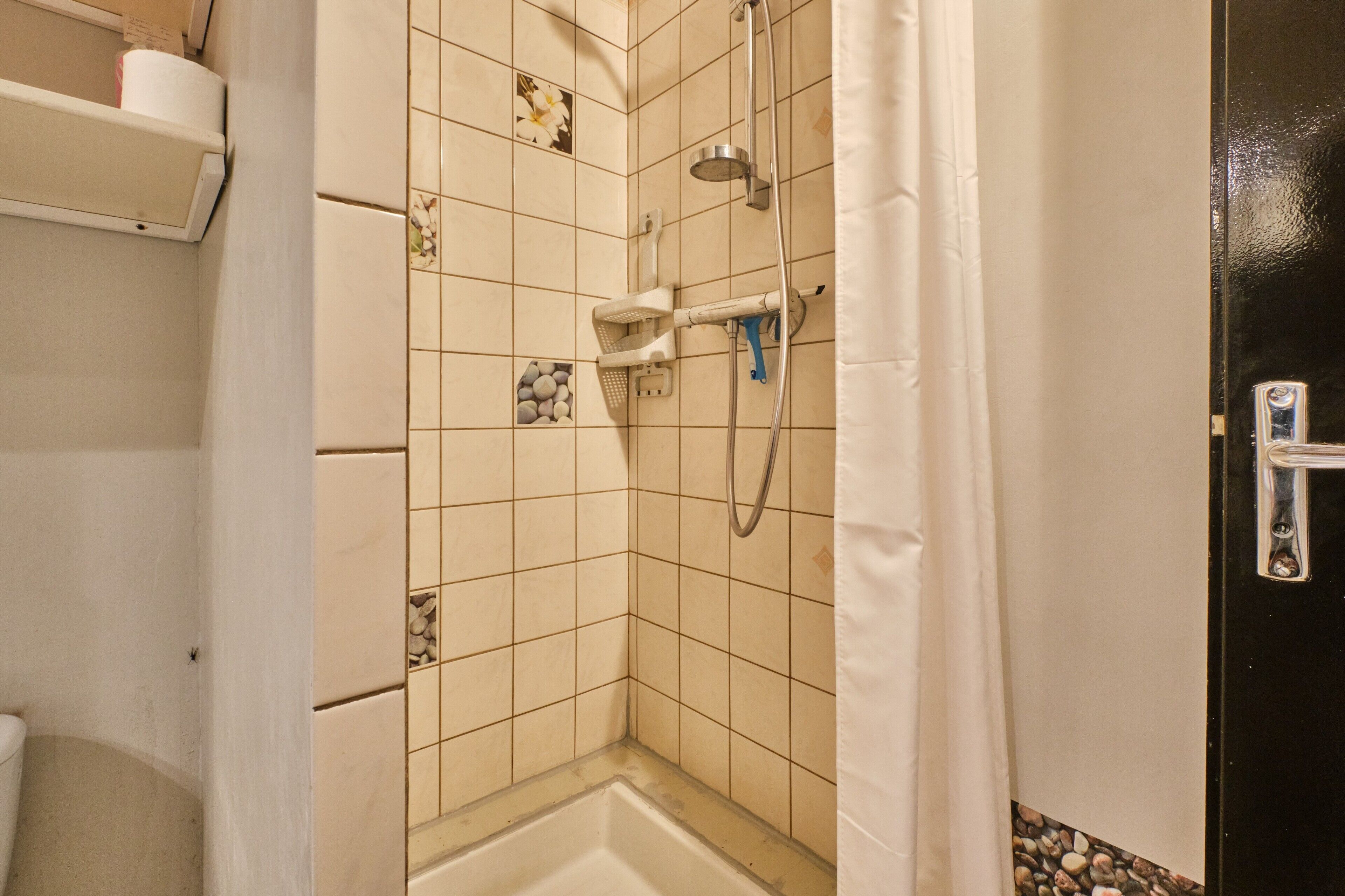 Douche, sèche-cheveux