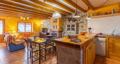 Country House 'Casa Del Tio Primitivo' with Mountain View, Private Terrace and Wi-Fi