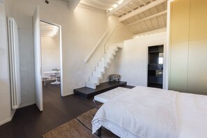 3 habitaciones, tabla de planchar con plancha, wifi y ropa de cama 
