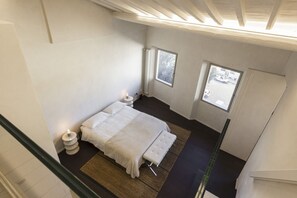 3 habitaciones, tabla de planchar con plancha, wifi y ropa de cama 