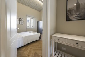 2 عدّة غرف نوم وواي فاي وملاءات أسرّة