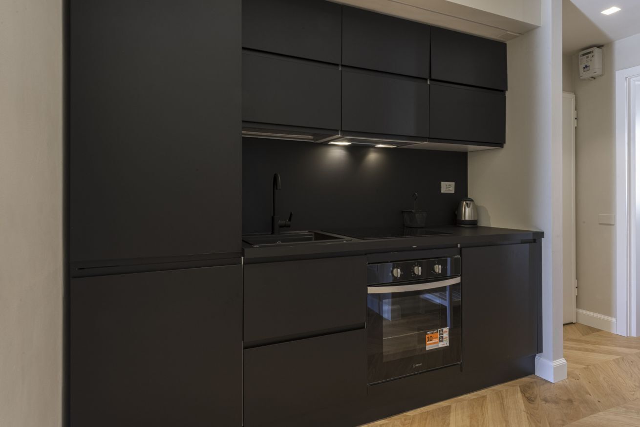 Frigorifero, forno, piano cottura, lavastoviglie