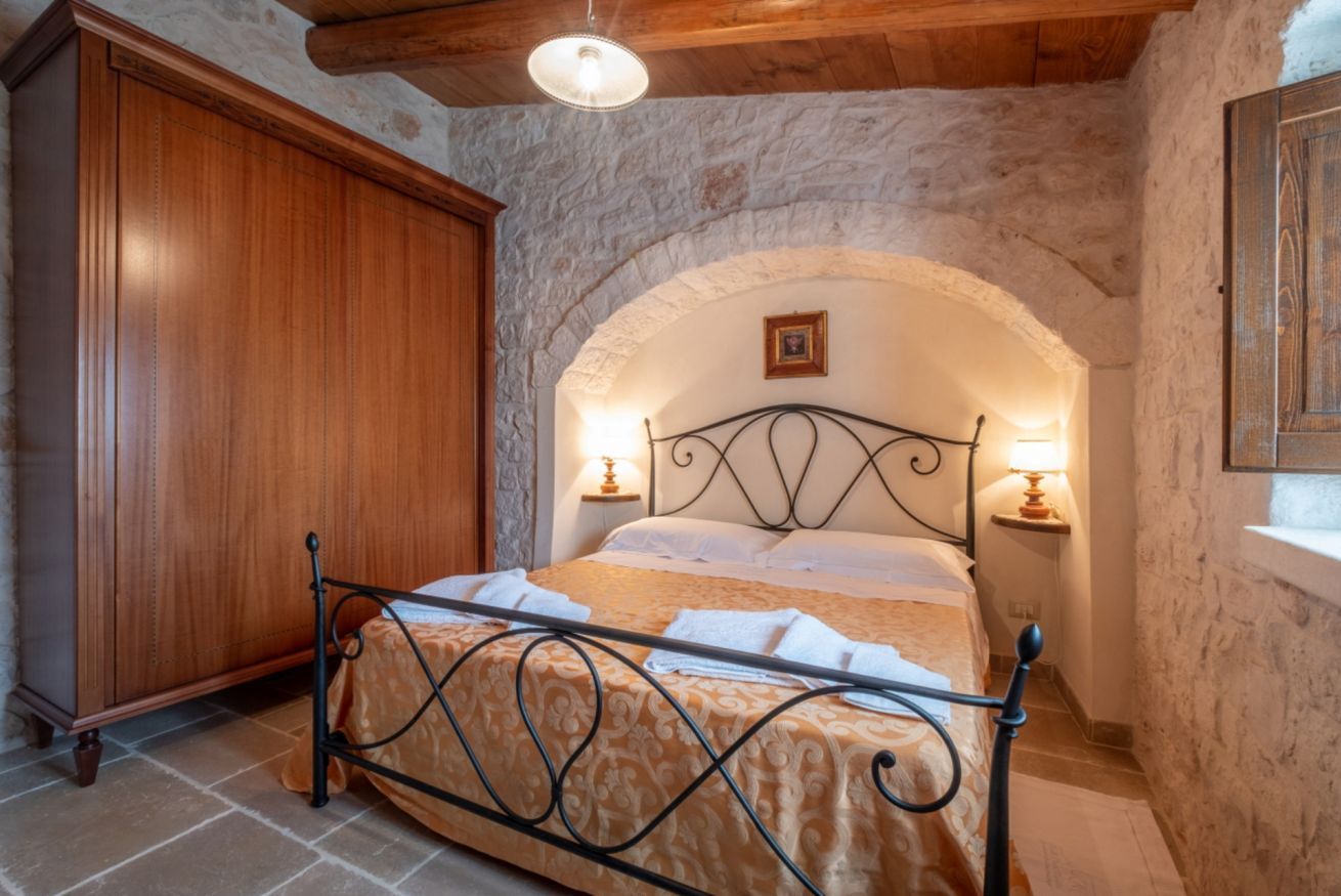 7 chambres, fer et planche à repasser, Wi-Fi, draps fournis