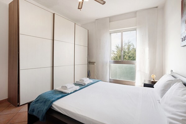 2 bedrooms, iron/ironing board, free WiFi, bed sheets