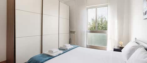 2 عدّة غرف نوم ومكواة/لوح كي وواي فاي مجانًا وملاءات أسرّة