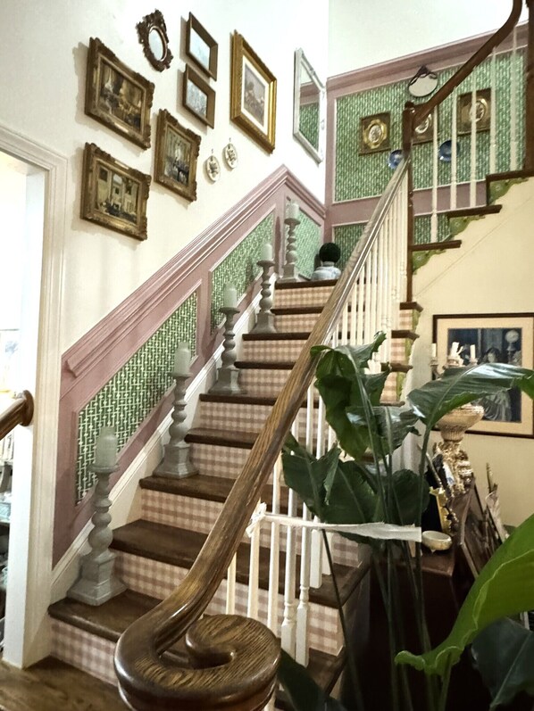 Interior - Chic Dream Suite - Females Only (Charlotte)