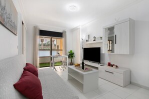 TV - Vacaciones 'El Tute' with Private Terrace, Balcony and Wi-Fi (Bajamar)