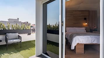Basic Tent | Courtyard view