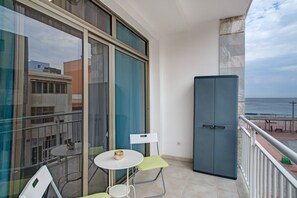 Outdoor dining - Vacation 'Bonny' with Sea View, Balcony and Wi-Fi (Las Palmas de Gran Canaria)