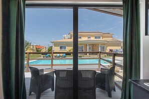 Pool - Holiday Home 'Casinha Saragoça E Vergueiro' with Shared Pool, Wi-Fi & Air Conditioning (Ponte de Vagos)