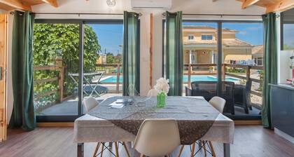 Holiday Home 'Casinha Saragoça E Vergueiro' with Shared Pool, Wi-Fi and Air Conditioning