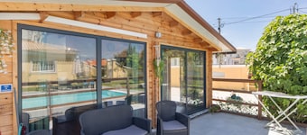 Holiday Home 'Casinha Saragoça E Vergueiro' with Shared Pool, Wi-Fi & Air Conditioning