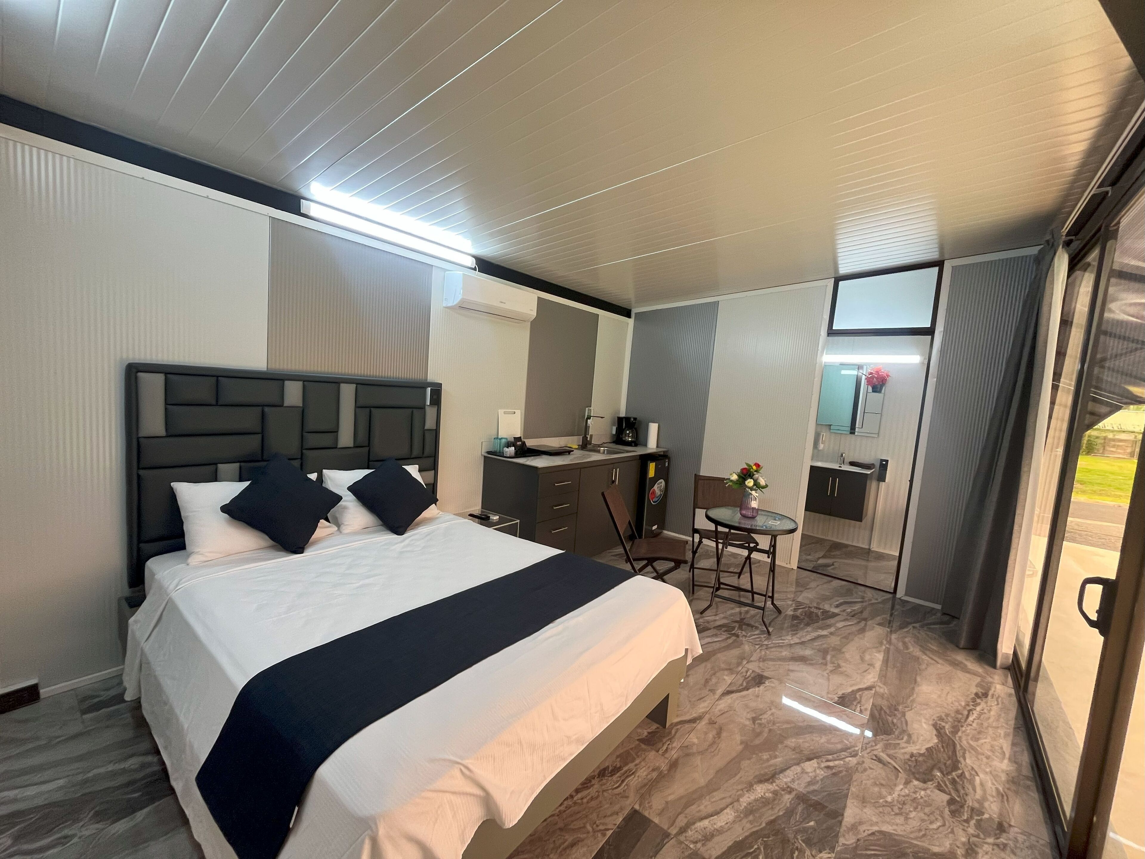 1 chambre, coffres-forts dans les chambres, bureau