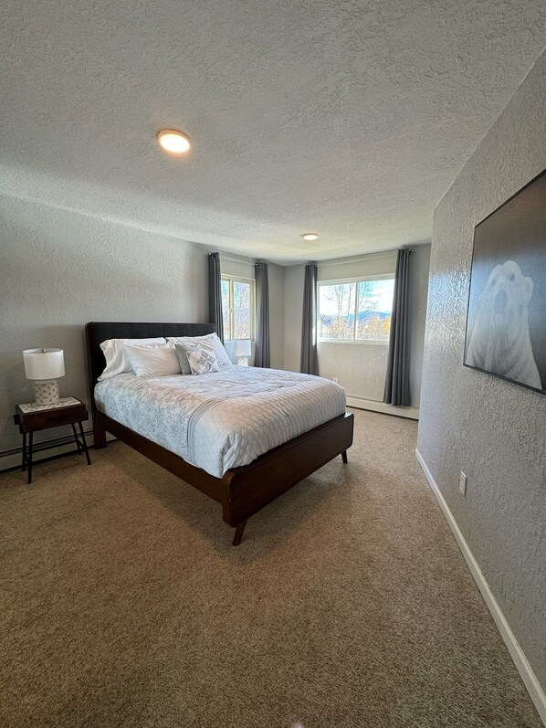 2 bedrooms, iron/ironing board, travel cot, free WiFi