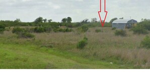 A rural landscape with a house in the distance. - Cozy campground in charming Alamo Beach, Texas (Alamo Beach)