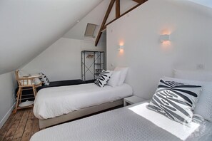 4 bedrooms, free WiFi, bed sheets