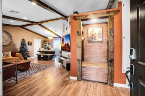 TV - JT Ranch: Observatory Sky Deck & Heated Cowboy Pool (Joshua Tree)