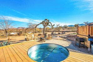 Terrace/patio - JT Ranch: Observatory Sky Deck & Heated Cowboy Pool (Joshua Tree)
