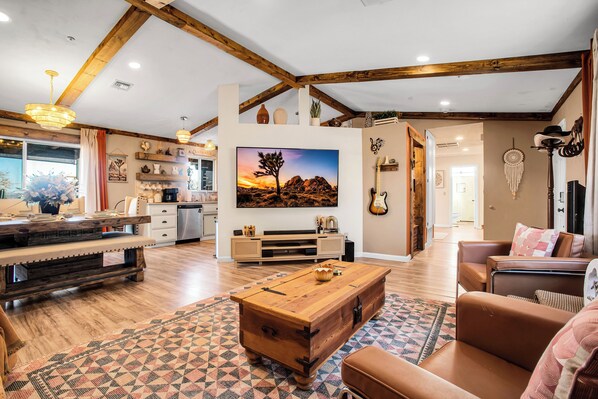 TV - JT Ranch: Observatory Sky Deck & Heated Cowboy Pool (Joshua Tree)