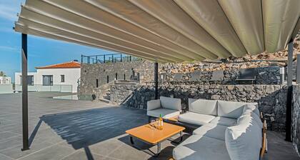 'Buena - Vista' with sea views, private pool and Wi-Fi