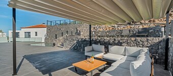 'Buena - Vista' with sea views, private pool and Wi-Fi