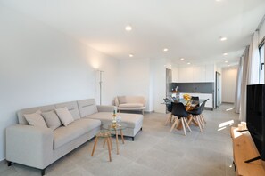 TV - 'Buena - Vista' with Sea Views, Private Pool and Wi-Fi (La Guancha)