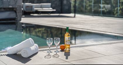 'Buena - Vista' with Sea Views, Private Pool and Wi-Fi