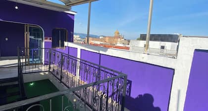 Hostal a 1 una cuadra del centro de tequila
contamos con sala de juegos y bar