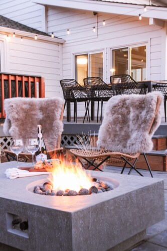 Updated 4 Bedroom Home Near Stunning Lake • Cozy Fire Pit • 40 Mins from RMNP