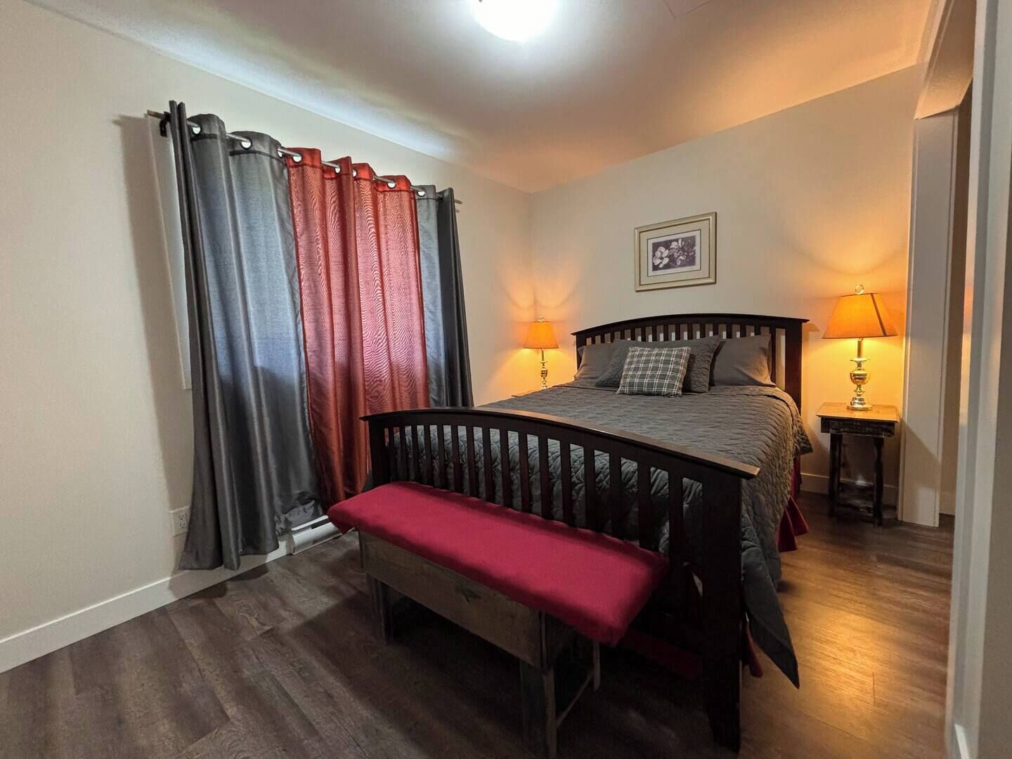 2 bedrooms, desk, iron/ironing board, WiFi