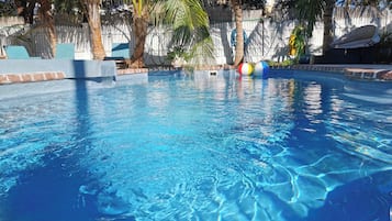 Poolbar