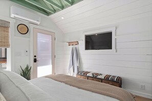 Cuna de viaje, wifi y ropa de cama 