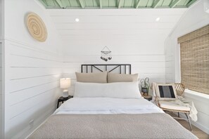 Tabla de planchar con plancha, wifi y ropa de cama 