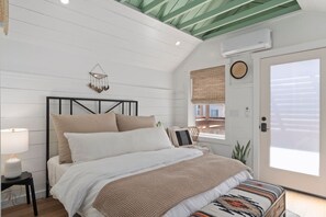 Cuna de viaje, wifi y ropa de cama 