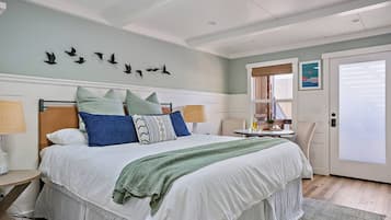 Travel crib, WiFi, bed sheets