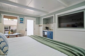 Cuna de viaje, wifi y ropa de cama 