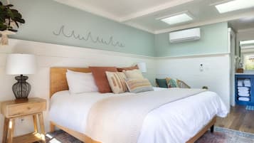 Travel crib, WiFi, bed sheets