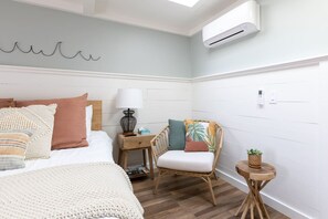 Cuna de viaje, wifi, ropa de cama