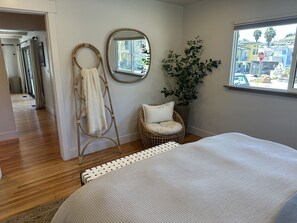 2 bedrooms, iron/ironing board, travel cot, WiFi